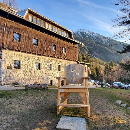 Valvasorjev Dom Pod Stolom Hostel Zirovnica Екстериор снимка