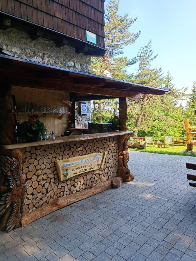 Valvasorjev Dom Pod Stolom Hostel Zirovnica Екстериор снимка