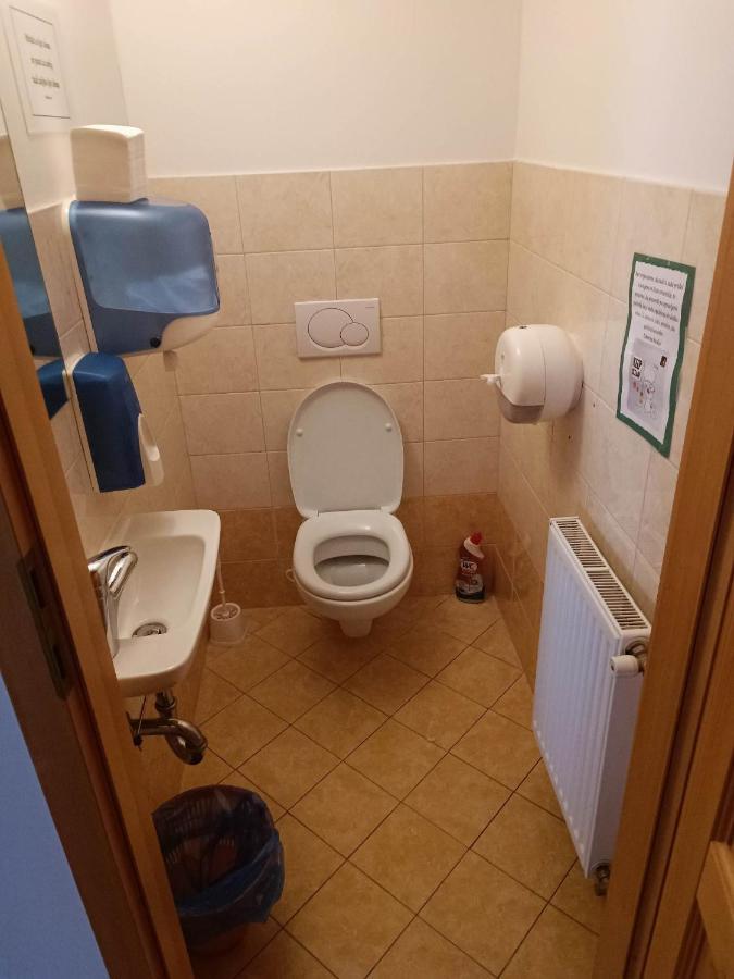 Valvasorjev Dom Pod Stolom Hostel Zirovnica Екстериор снимка